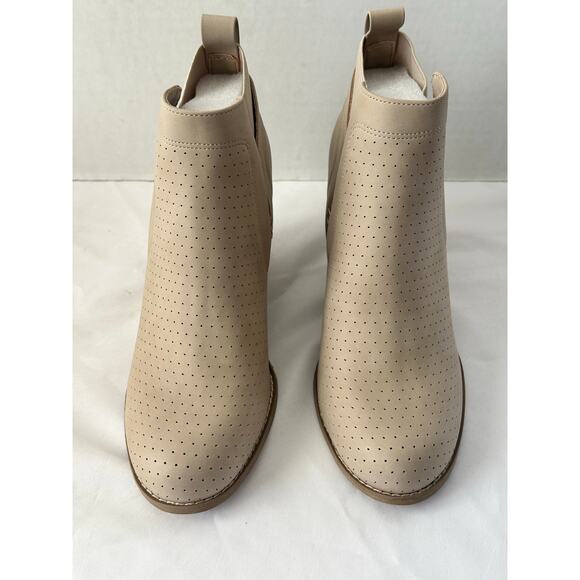 DV by Dolce Vita Women's Gerdy Wedge Bootie Beige Size 9 NEW - Picture 2 of 8